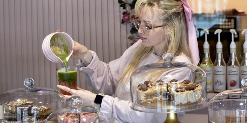 Crumbly Bun making drink