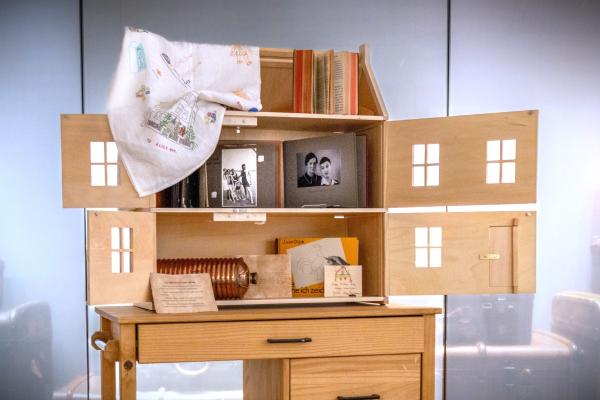 Handling Box Workshop - Becoming a Refugee